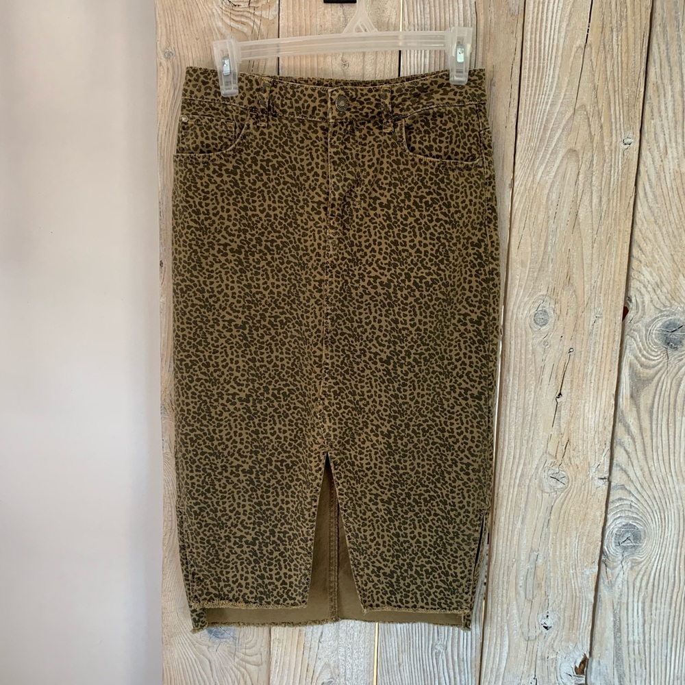 Zara denim skirt. Size: M.